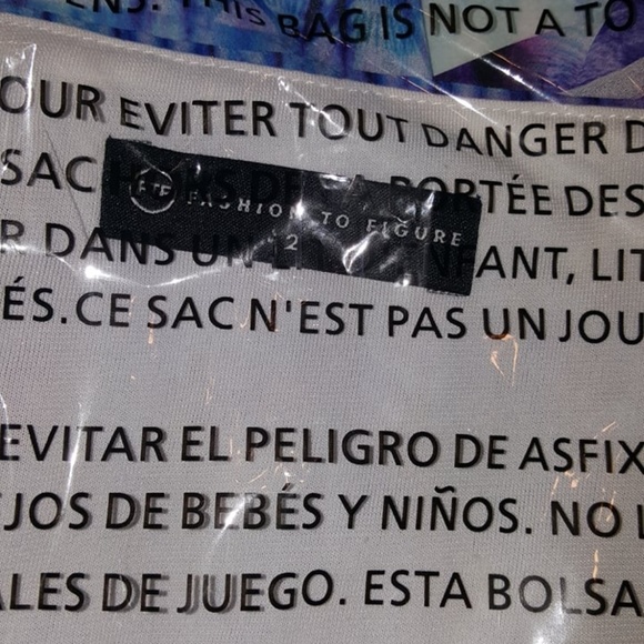 🦆Fashion to Figure cold shoulder dress - Picture 4 of 4